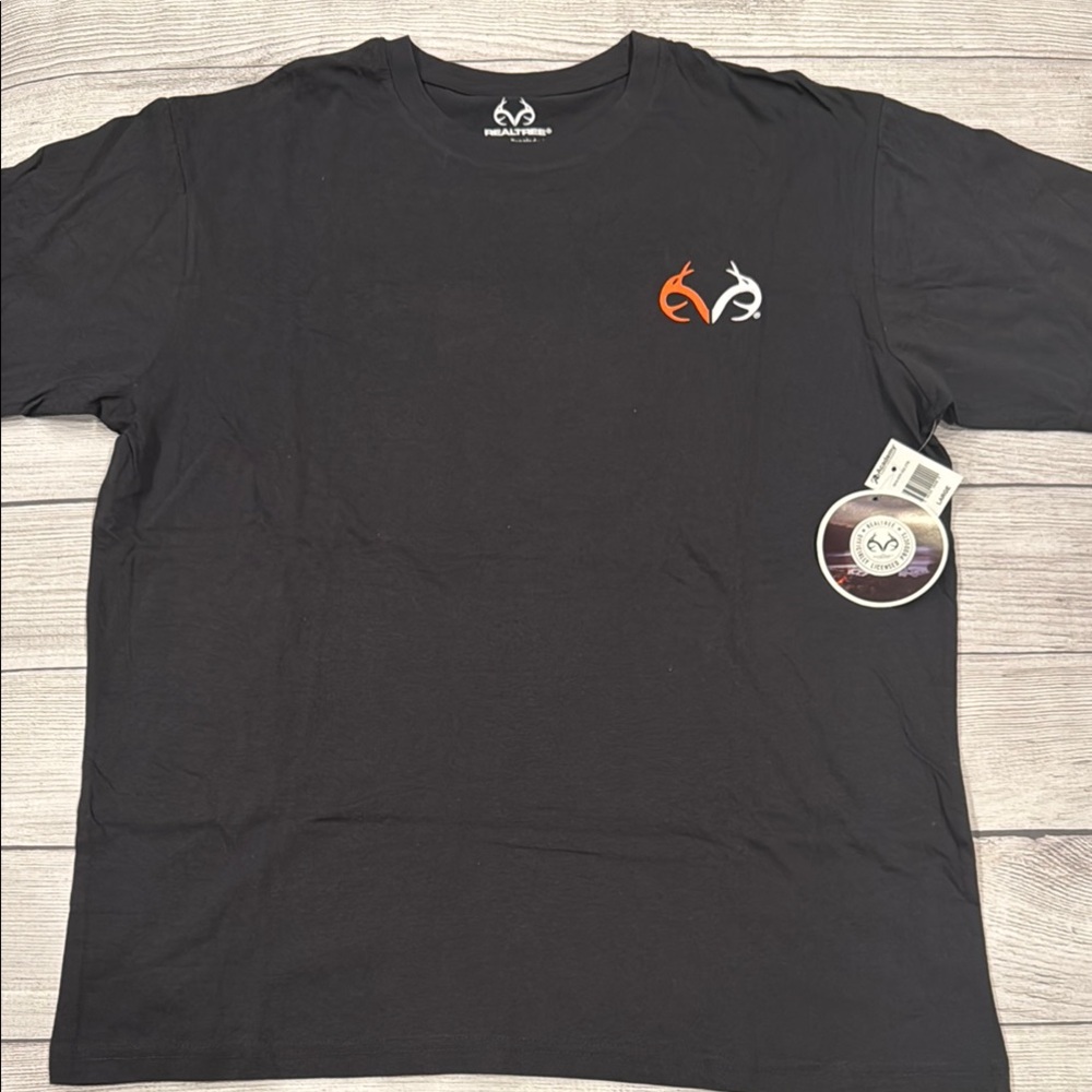 Realtree Outfitters Men’s Black T-Shirt with Chest Logo and Back Graphic